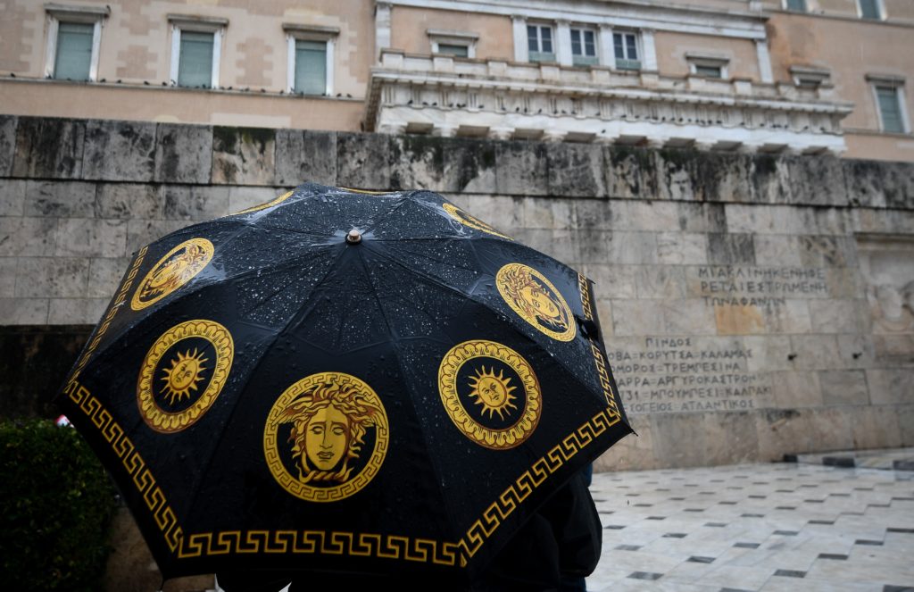 Ψαλτήρι, κομποσκοίνια και εικόνες από τη σημερινή συγκέντρωση στο Σύνταγμα (Photos)