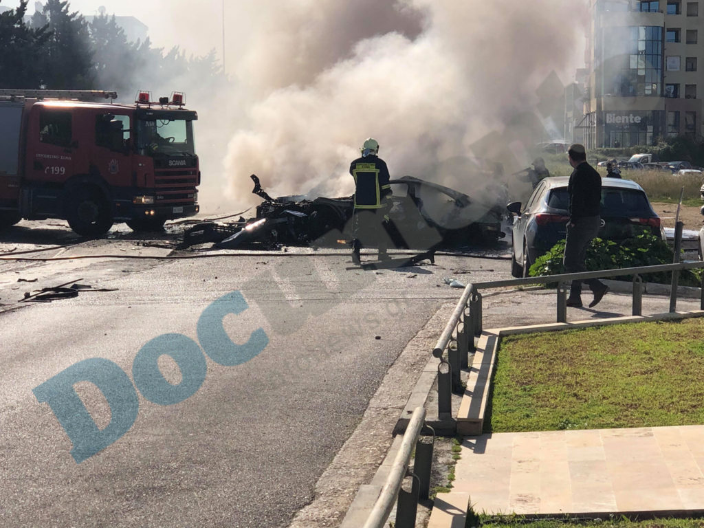 Ισχυρή έκρηξη στη Γλυφάδα: Βρέθηκαν υπολείμματα εκρηκτικού μηχανισμού – Ποιος είναι ο τραυματίας (Photos + Video)