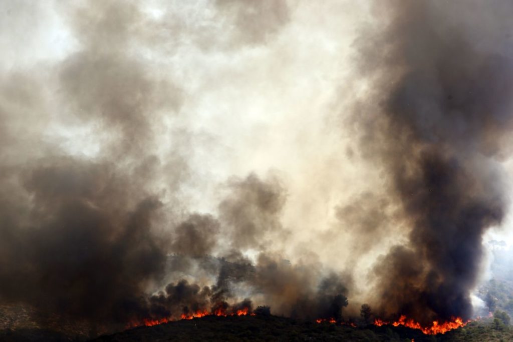 Πύρινη «κόλαση» στην Ισπανία – Μαίνονται περίπου 50 μέτωπα φωτιάς (Photos)