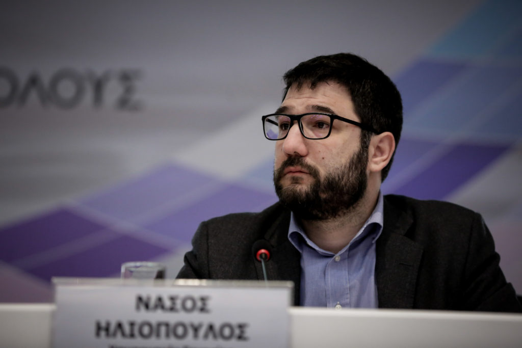 Ο Ν. Ηλιόπουλος «αδειάζει» τον δημοσιογράφο του Σκάι για την υποτιθέμενη άρνησή του σε debate με Μπακογιάννη