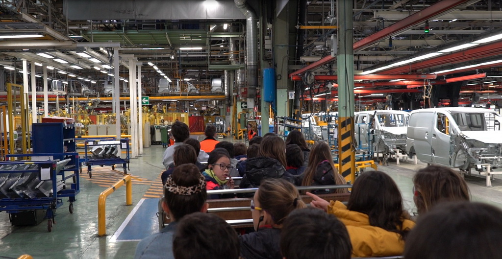 Το εργοστάσιο της Nissan στη Βαρκελώνη γνωρίζουν οι μαθητές