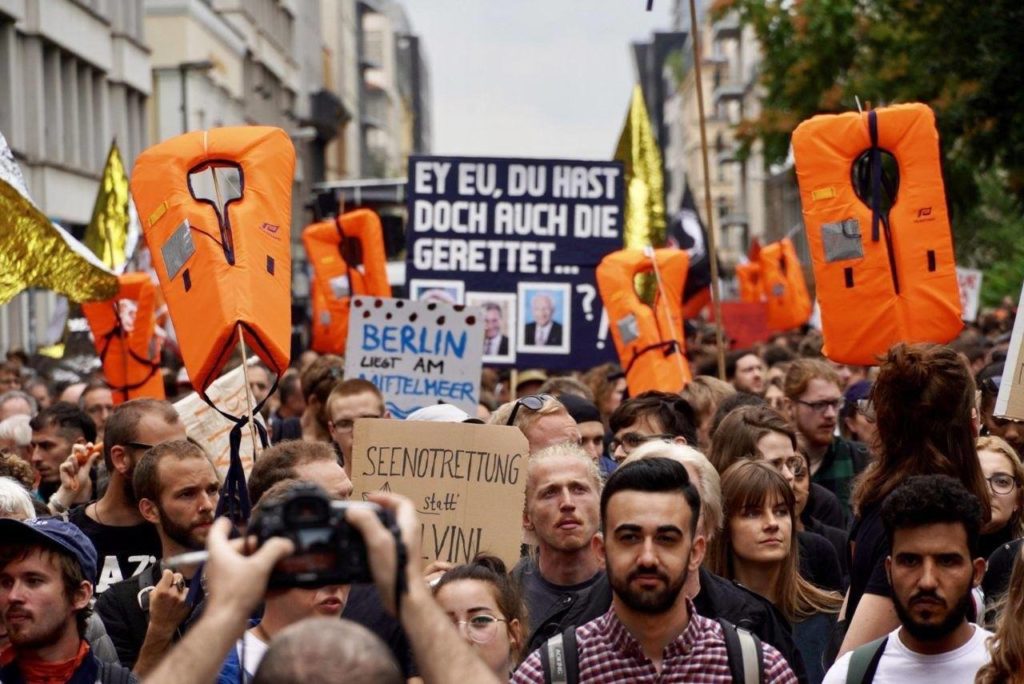 Ογκώδεις διαδηλώσεις σε 100 γερμανικές πόλεις υπέρ της καπετάνισσας Ρακέτε