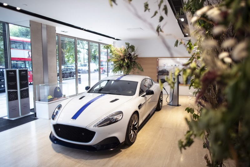 Με το βλέμμα στην ηλεκτροκίνηση και η Aston Martin