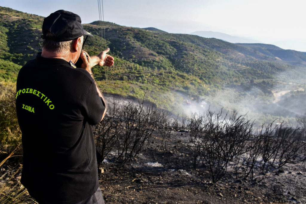 Υπό μερικό έλεγχο η πυργκαγιά στην Αρχαία Κόρινθο