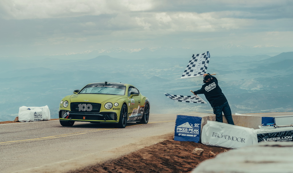 Η Bentley Continental GT κατέρριψε το ρεκόρ στο Pikes Peak