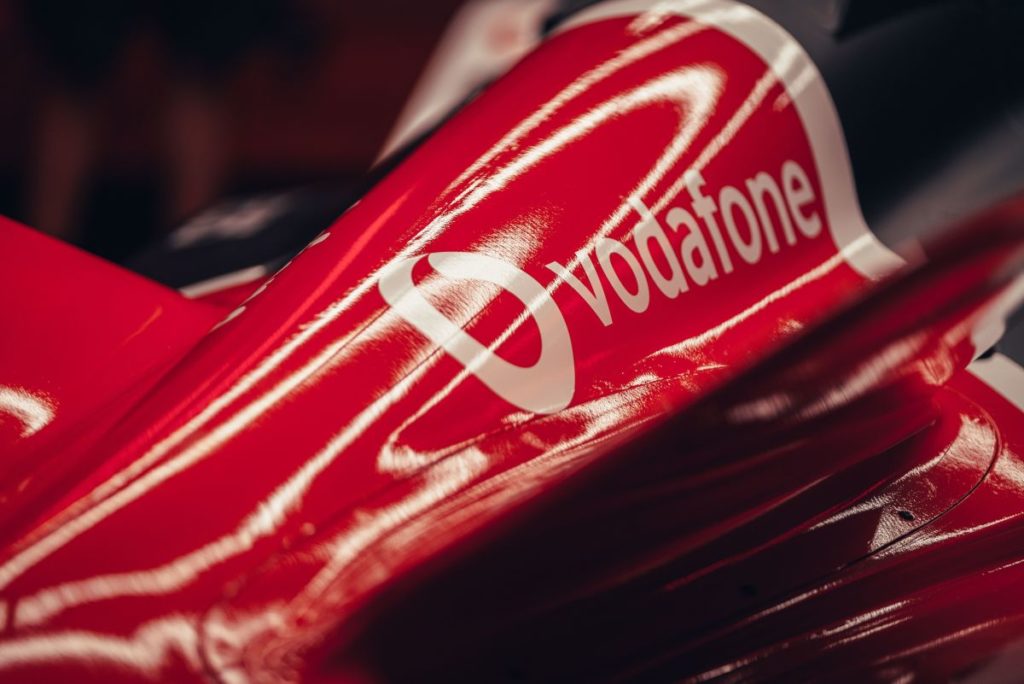 Ο όμιλος Vodafone υποστηρίζει την ομάδα Porsche της Formula E – της πρώτης παγκόσμιας διοργάνωσης αγώνων ηλεκτρικών αυτοκινήτων