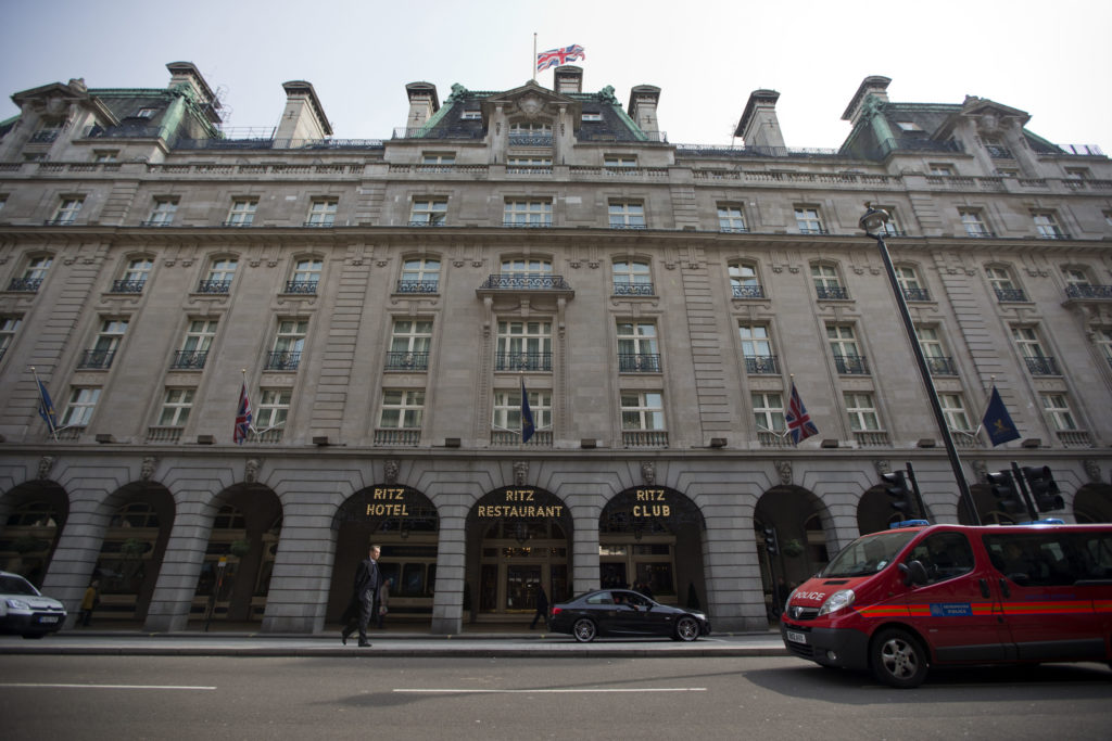 Προς πώληση για ένα δισ. ευρώ το πολυτελές ξενοδοχείο του Λονδίνου Ritz;