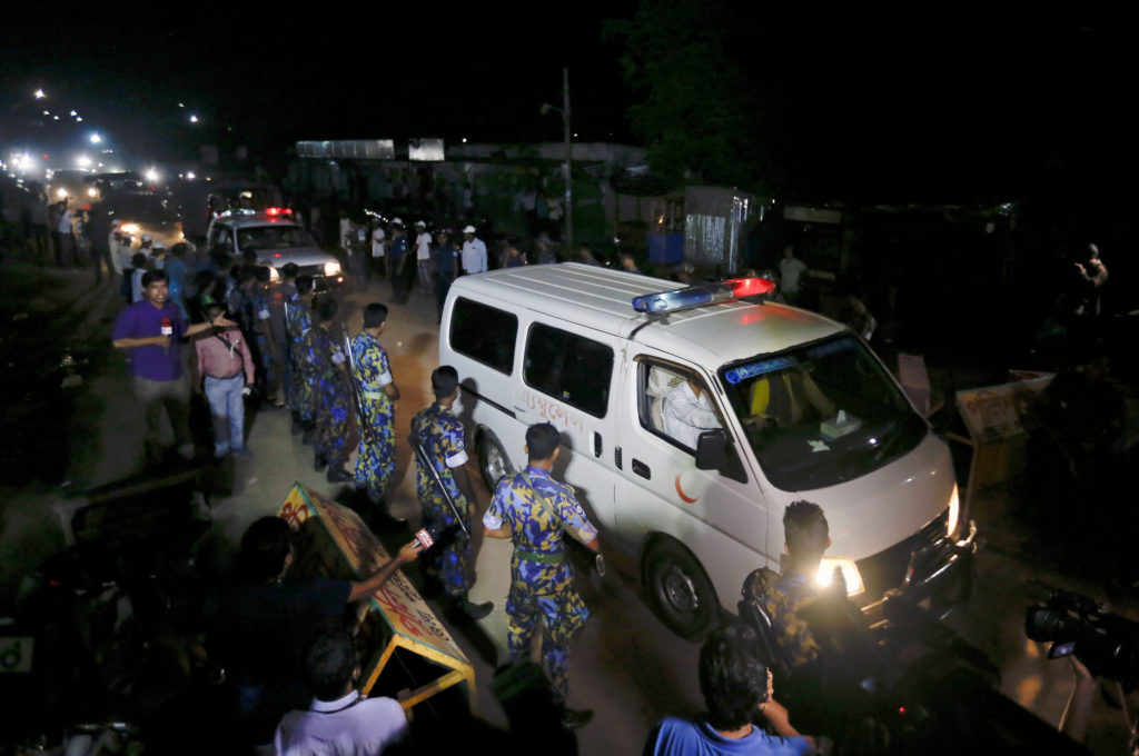 Μπανγκλαντές: Σύγκρουση επιβατηγών τρένων – Ανεβαίνει ο αριθμός των νεκρών και των δεκάδων τραυματιών (Photos)