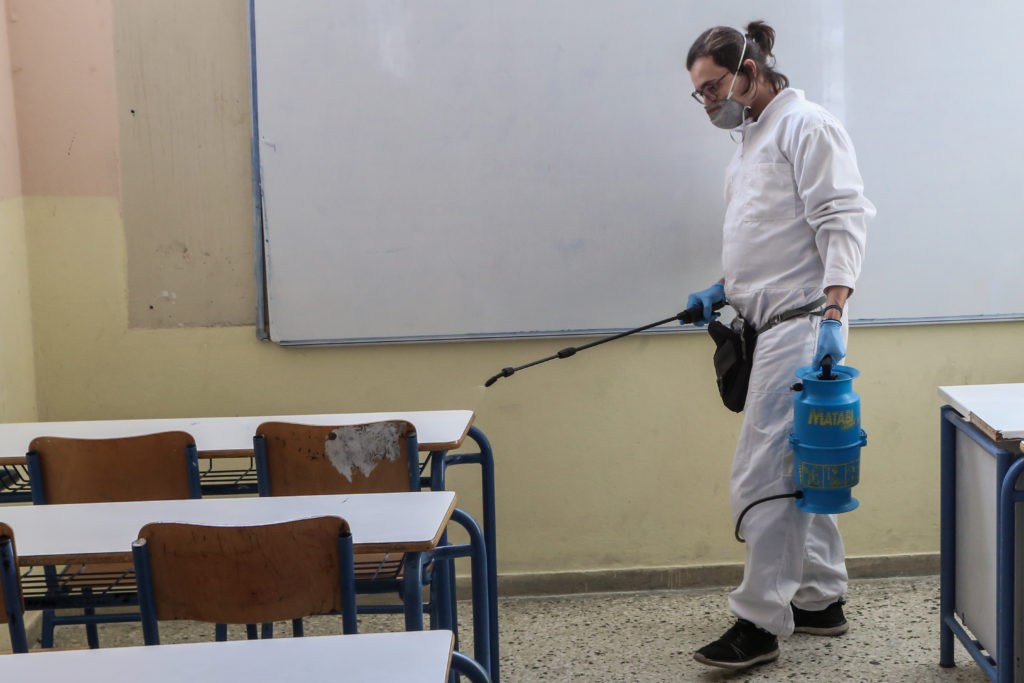 Η νέα λίστα των σχολείων που αναστέλλουν τη λειτουργία τους λόγω κορονοϊού