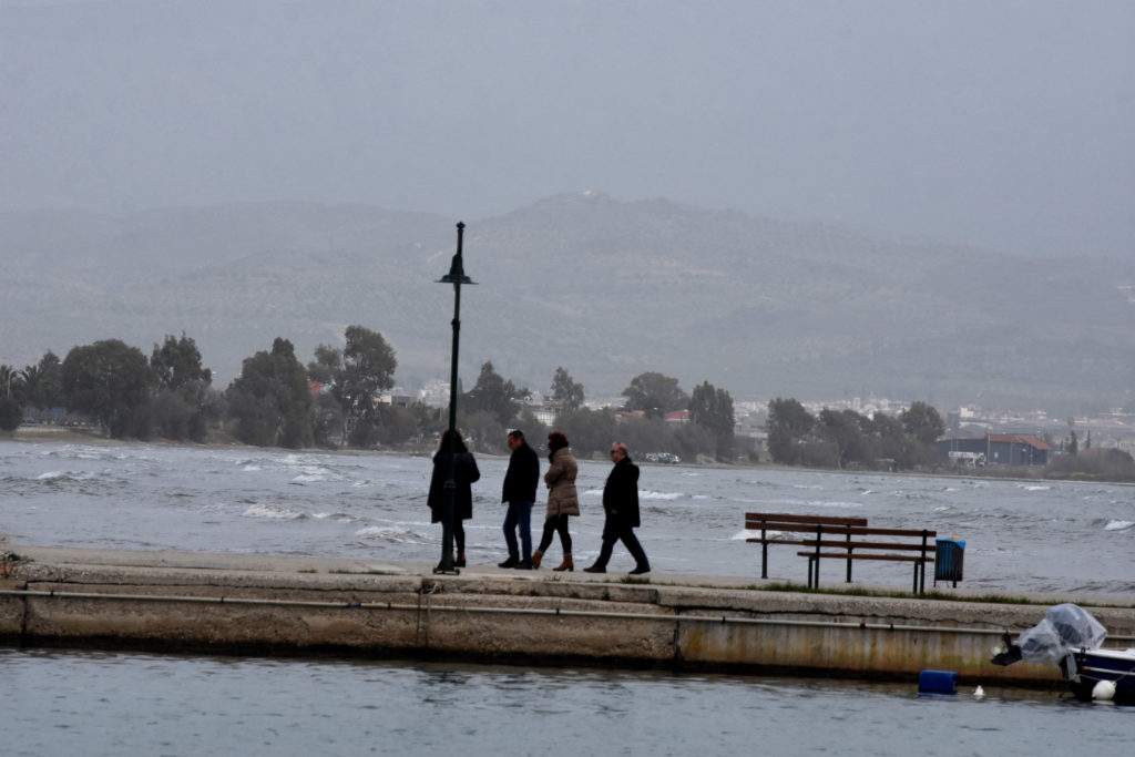 Καιρός: Δεν ζεσταίνει ακόμα