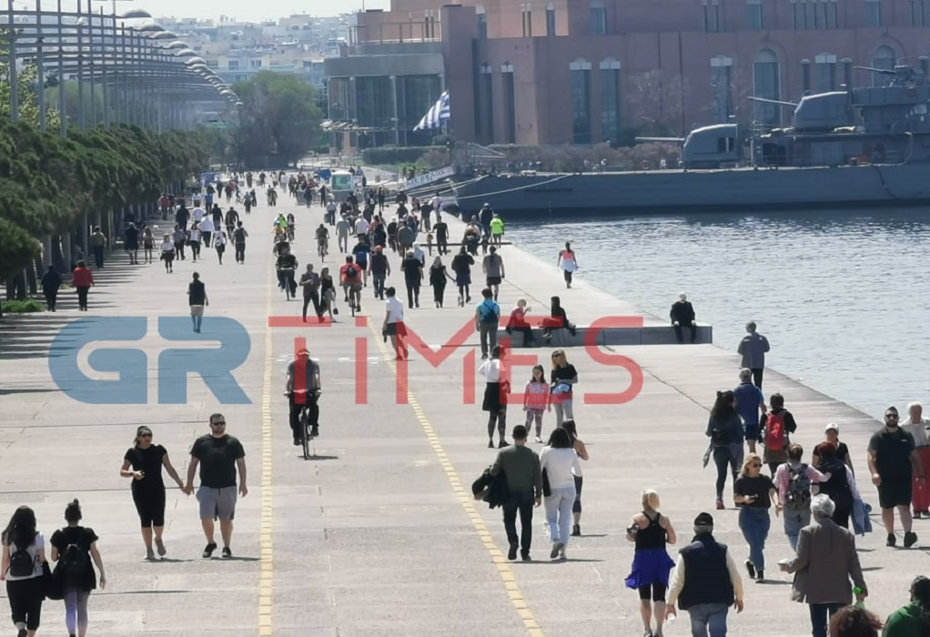 Θεσσαλονίκη: Γέμισε κόσμο η Νέα Παραλία (Video – Photos)