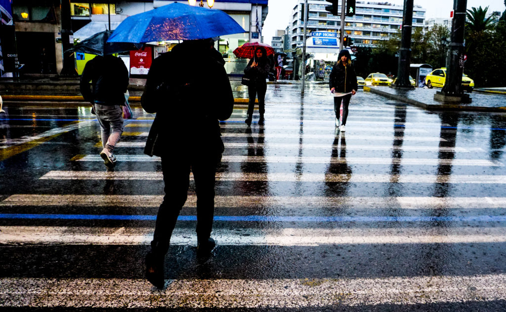 Καιρός: Πέφτει η θερμοκρασία – Που θα βρέξει