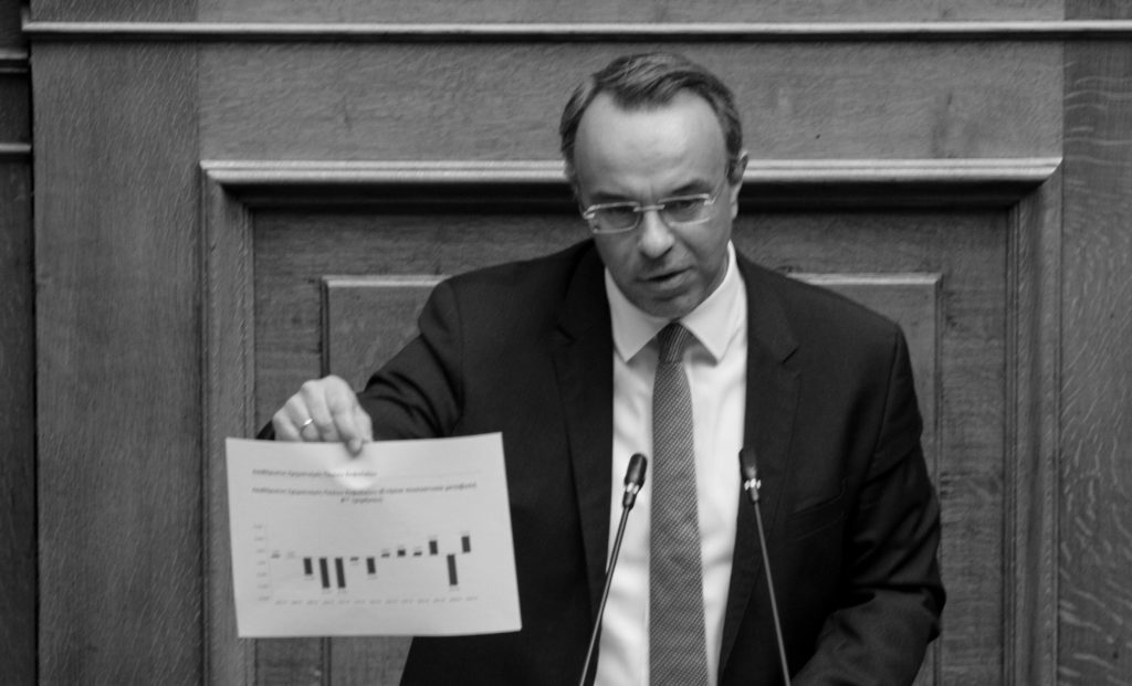 «Άλλη ύφεση παρουσίαζε η κυβέρνηση στα ελληνικά… άλλη στο αγγλικό κείμενο»