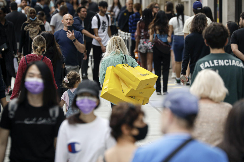 Βρετανία: Οι θάνατοι από Covid-19 ξεπέρασαν τις 53.000