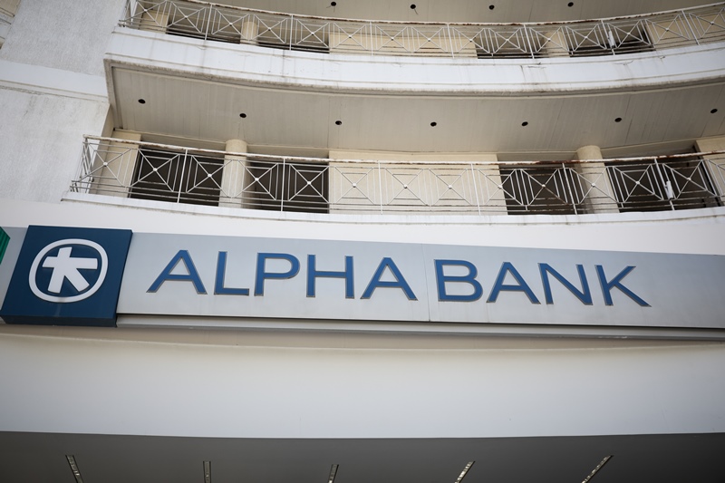 Alpha Bank: Δεν υφίσταται ζήτημα ασφάλειας ή επίθεσης στο σύστημα ηλεκτρονικών συναλλαγών της Τράπεζας