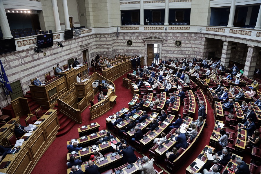 LIVE η προ ημερησίας συζήτηση στη Βουλή για τις συνέπειες του κορονοϊού