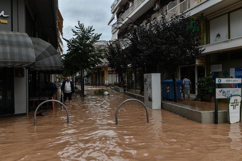 ΔΕΔΔΗΕ: Αγώνας για να αποκατασταθούν οι βλάβες στο δίκτυο της Καρδίτσας