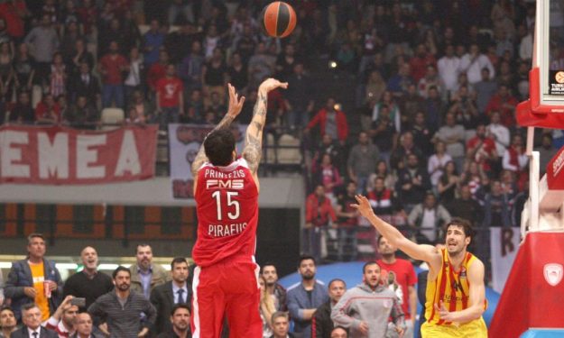 Ολυμπιακός: Τα 4 σύγχρονα “buzzer beaters” στη… δεξιά μπασκέτα του ΣΕΦ! (Videos)