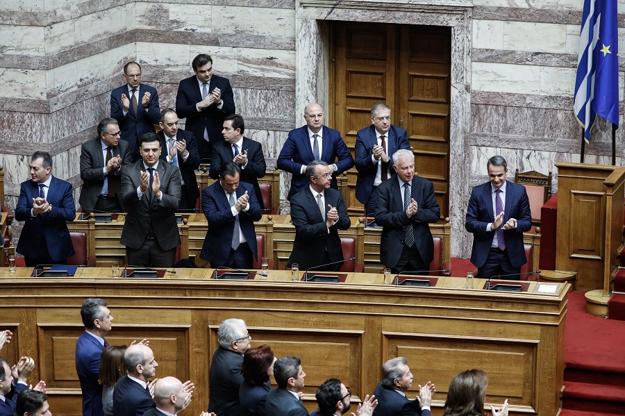 Σε πανικό από την εξέλιξη της πανδημίας η κυβέρνηση