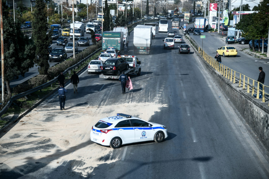 Τροχαίο με δύο τραυματίες στον Κηφισό – ΙΧ έριξε κολώνα της ΔΕΗ