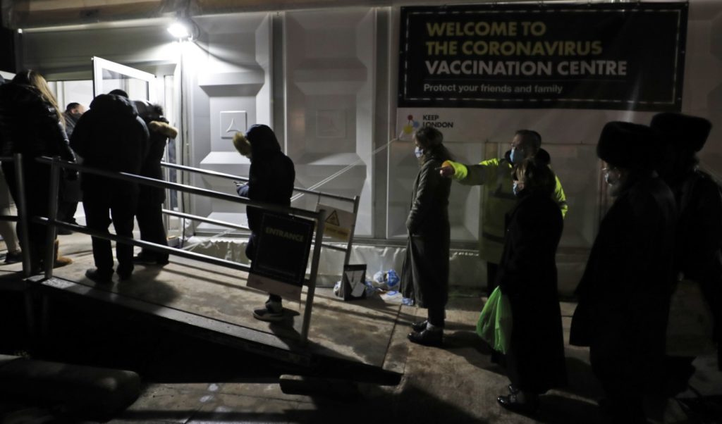 Βρετανία: Διαθέσιμες μέχρι τον Σεπτέμβριο οι δόσεις του εμβολίου κατά του κορονοϊού