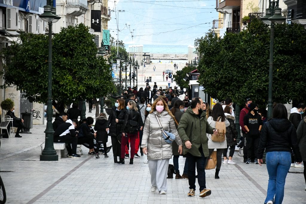 Η πολυγλωσσία των ειδικών μπερδεύει τον κόσμο – Τι λένε για σχολεία και Πάσχα