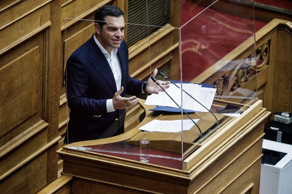 Τσίπρας: Οι γιατροί και οι νοσηλευτές που σώζουν ζωές είναι οι ήρωες της εποχής μας