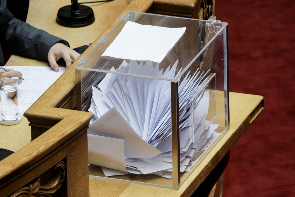 Πολάκης για απευθείας αναθέσεις σχετικά με την ψήφο αποδήμων: «Σκάνδαλο πρώτου μεγέθους»