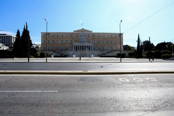 Αμήχανες ηγεσίες, προβληματισμένοι πολίτες…