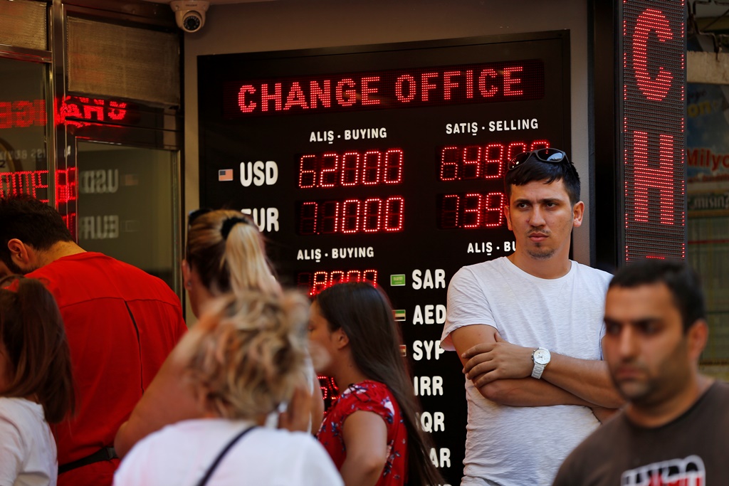 Κατέρρευσε το χρηματιστήριο της Τουρκίας –  Δύο φορές διακόπηκαν οι συναλλαγές, κατακρημνίζεται η λίρα