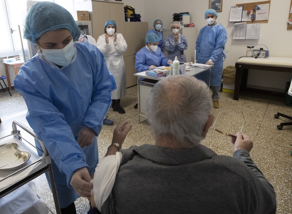 Ιταλία: 23.696 νέα κρούσματα κορονοϊού, με 460 θανάτους