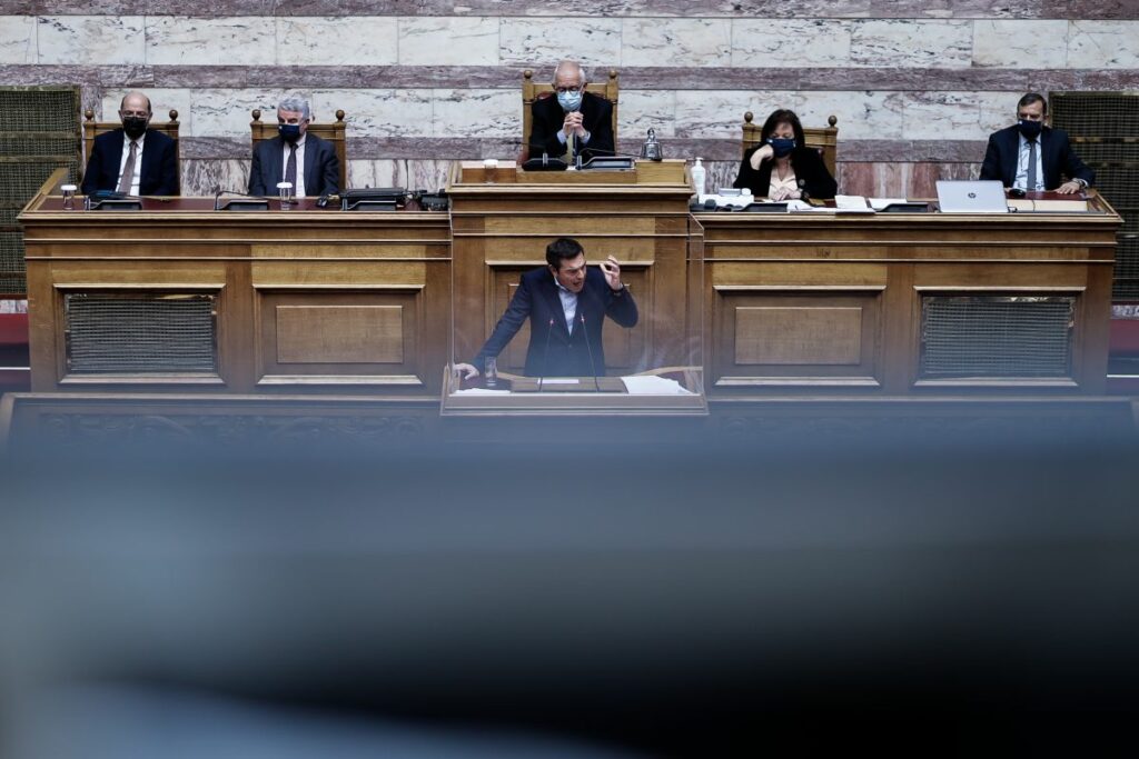 Τσίπρας στη Βουλή: Ο Άδωνης βάφτισε το παιδί προέδρου ανεξάρτητης αρχής, είναι αλήθεια;
