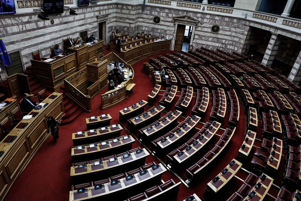 Στη Βουλή φέρνει ο ΣΥΡΙΖΑ τον διαγωνισμό για τα self tests