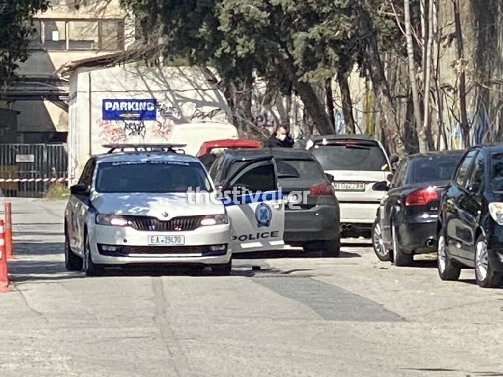 Θεσσαλονίκη: 36χρονος βρέθηκε νεκρός έξω από το αυτοκίνητό του