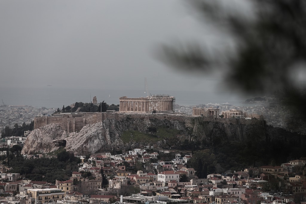 Με αστάθεια ξεκινάει το καλοκαίρι – Πτώση της θερμοκρασίας, βροχές και καταιγίδες