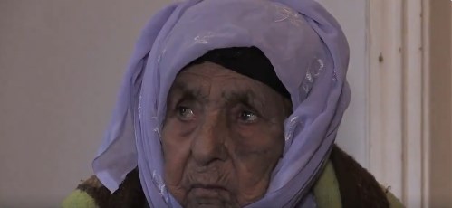 Απίστευτο: 110 ετών Σύρια πρόσφυγας διέσχισε το Αιγαίο, ήρθε στην Ελλάδα, με προορισμό τη Γερμανία! (Video)