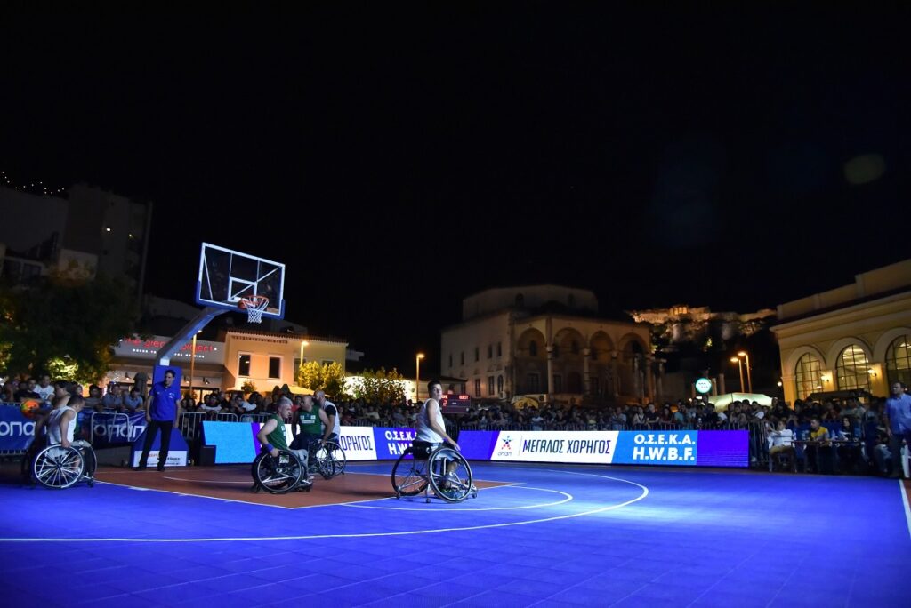 Tο “1st Midnight 3on3 Streetball” από ΟΣΕΚΑ και ΟΠΑΠ στο Μοναστηράκι – Το μπάσκετ με αμαξίδιο πάει παντού