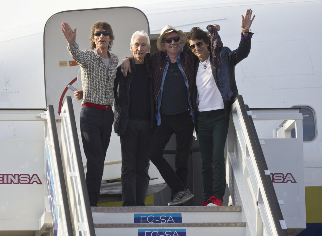 Τι κάνει στη Σκιάθο το ιδιωτικό αεροσκάφος των Rolling Stones;