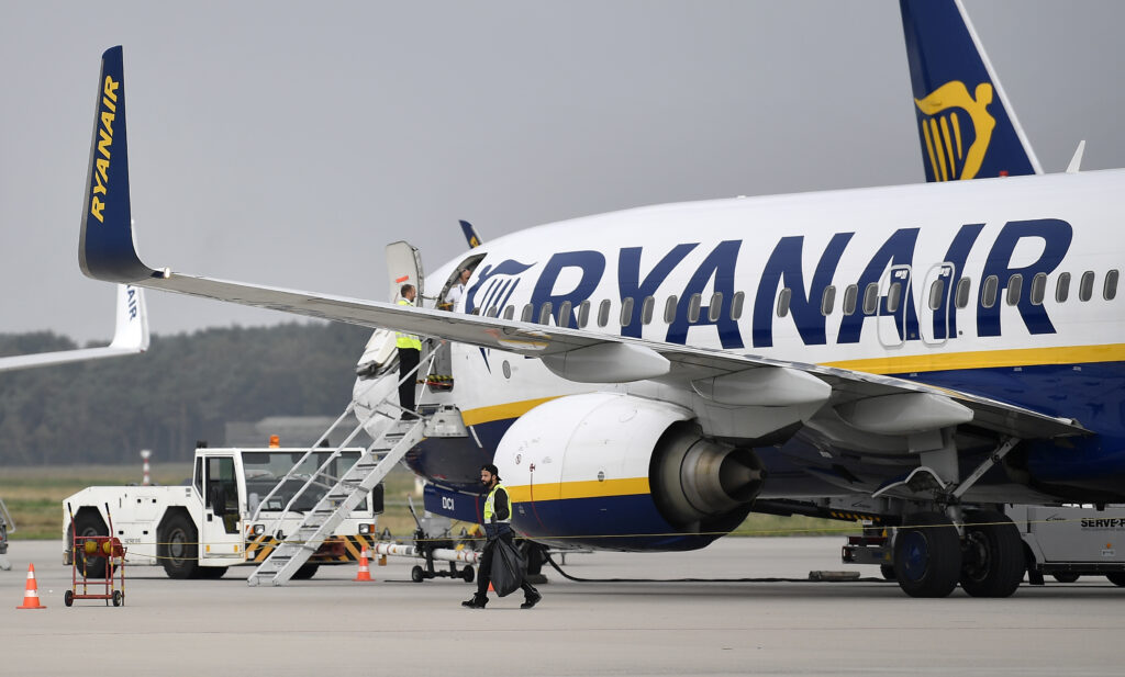 Νέα έρευνα της Κομισιόν για τη συμφωνία της Ryanair με αεροδρόμιο της Φρανκφούρτης