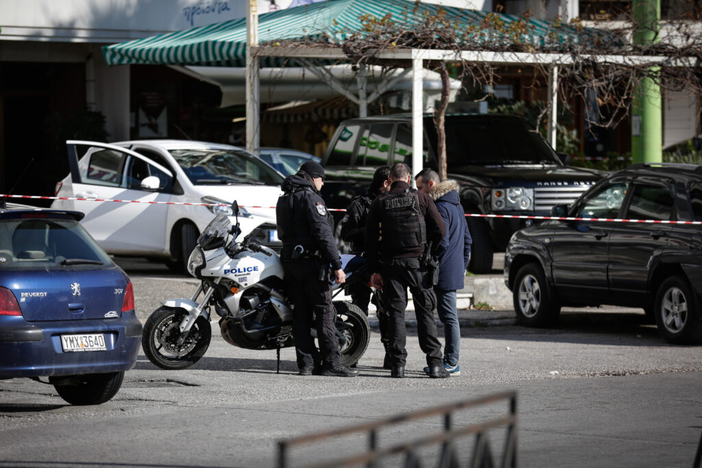 Απαγωγή επιχειρηματία στον Πειραιά – Με διακριτικά της ΕΚΑΜ οι δράστες