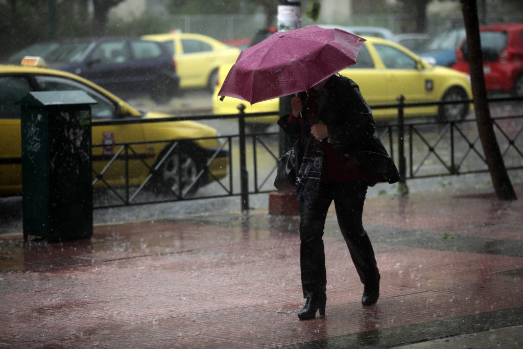 Καιρός: Ο «Φοίβος» φέρνει καταιγίδες, χαλάζι, χιόνια και σκόνη από την Αφρική