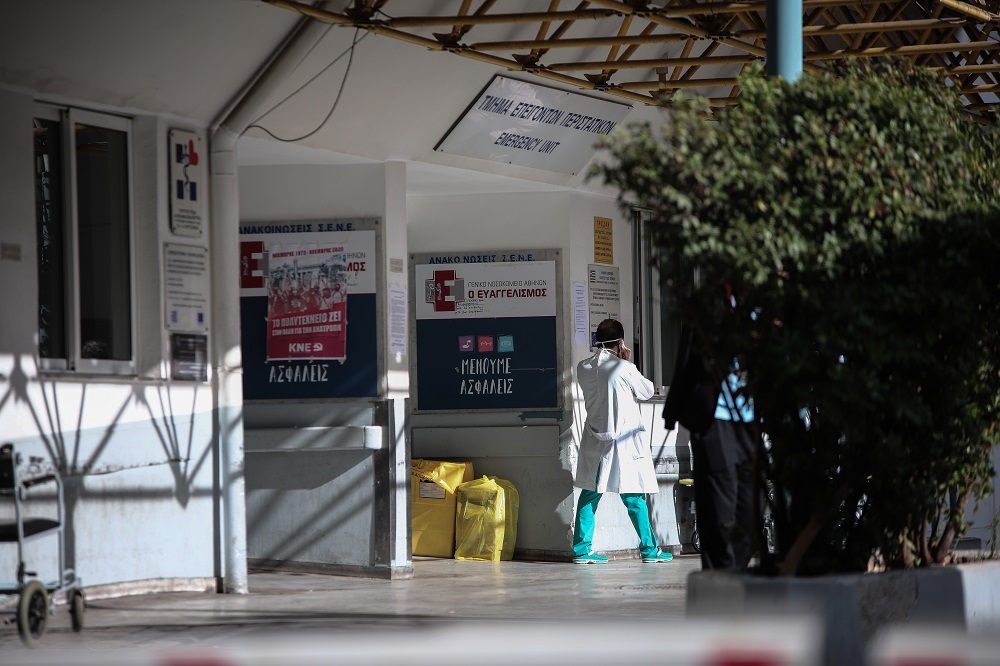 Κορονοϊός: Νοσηλεύονται σχεδόν αποκλειστικά όσοι ασθενείς δεν έχουν εμβολιαστεί πλήρως