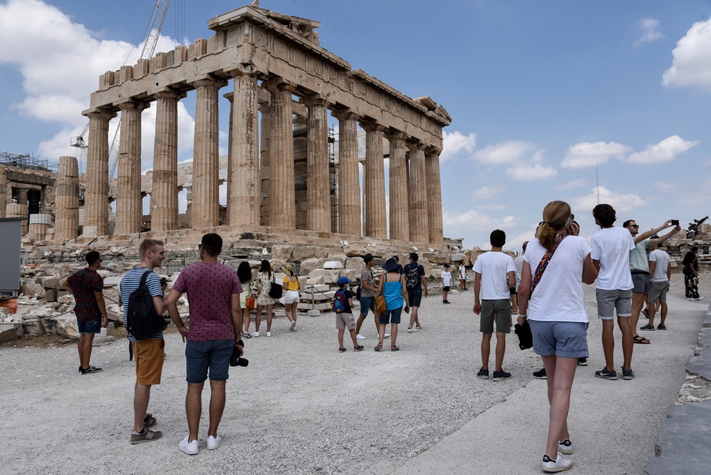 Καπραβέλος: Το τρίτο κύμα της πανδημίας δε λέει να φύγει – Να είμαστε προσεκτικοί με τον τουρισμό (Video)