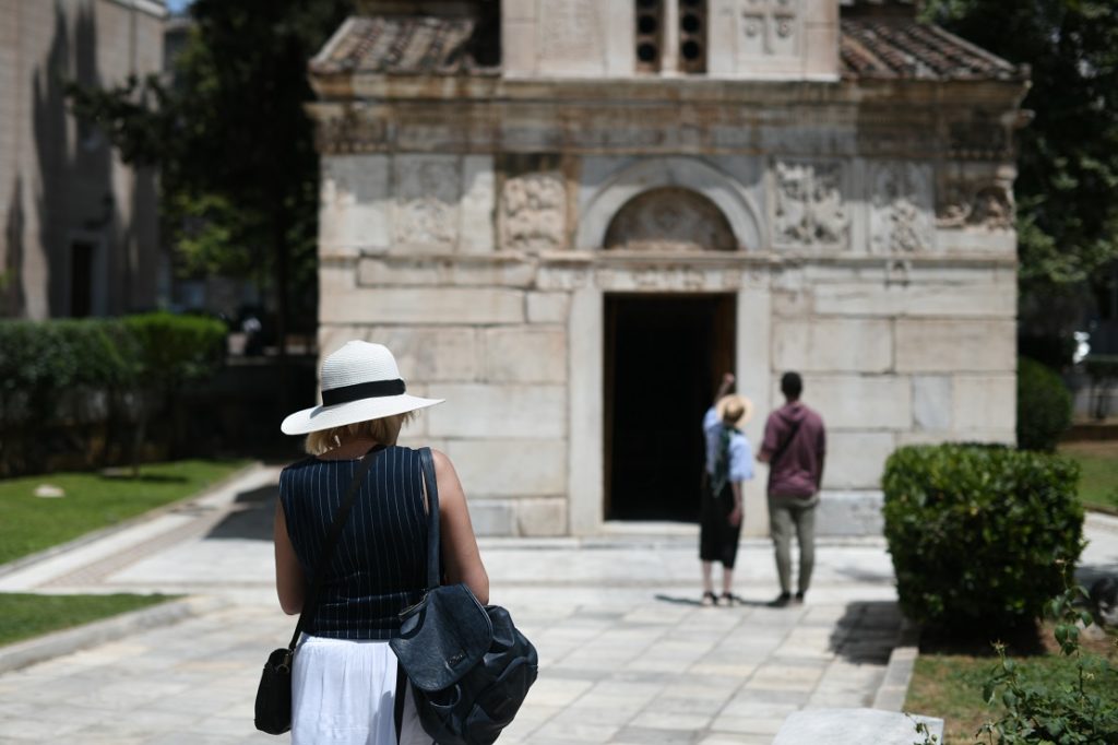 Κορονοϊός: 24 θάνατοι, 392 διασωληνωμένοι και αύξηση κρουσμάτων με 808 το τελευταίο 24ωρο