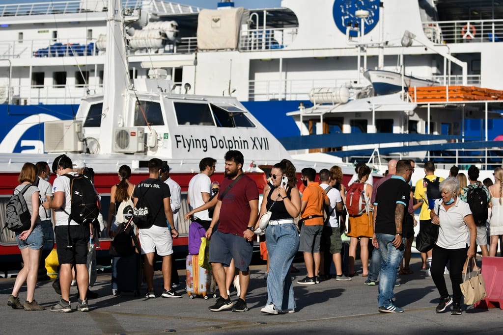 Νέοι εκβιασμοί: Τέλος οι μετακινήσεις με αρνητικό self test σε τρένα, πλοία, αεροπλάνα και ΚΤΕΛ, εισηγούνται οι λοιμωξιολόγοι