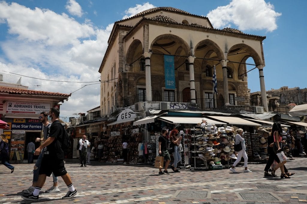 Στα ύψη και σήμερα η πανδημία: 1.820 νέα κρούσματα, 159 διασωληνωμένοι και 9 θάνατοι