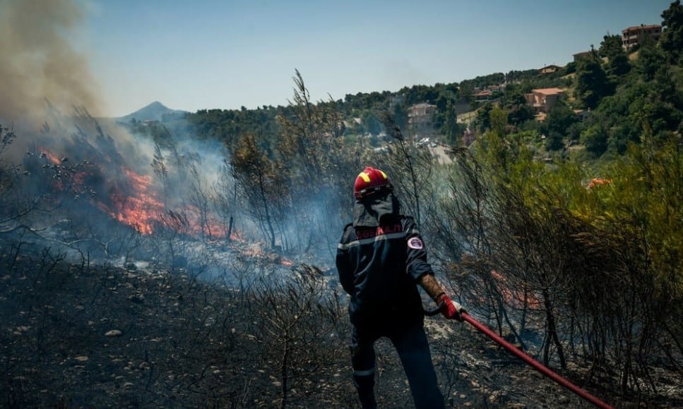 Οριοθετήθηκε η φωτιά σε δασική έκταση στη Χασιά Αττικής