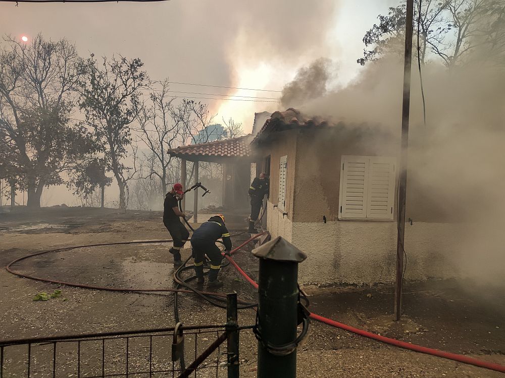 Κόλαση φωτιάς στην Ηλεία: Εκκενώθηκαν και άλλες κοινότητες ...