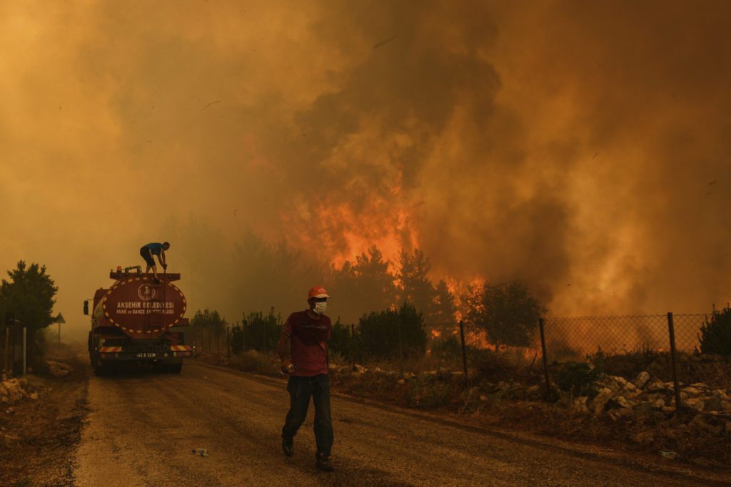 Τουρκία: Για πέμπτη ημέρα μαίνονται ανεξέλεγκτες φωτιές – 8 οι νεκροί (Videos)