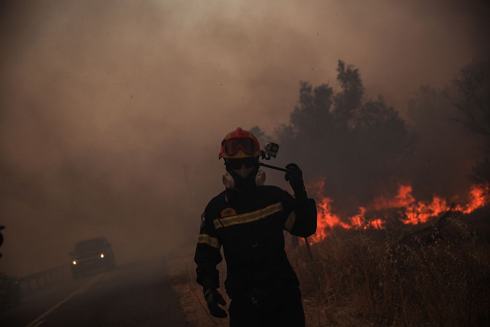 Ο αντιδήμαρχος Αχαρνών στο documentonews.gr: «Εδώ και δύο ώρες δεν έχω δει ούτε ένα πυροσβεστικό»